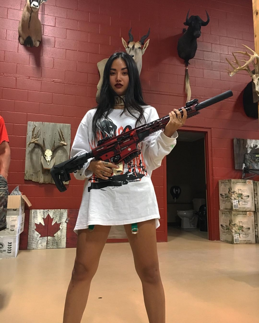 MLMA - linda chica asiática que trenzará su cerebro