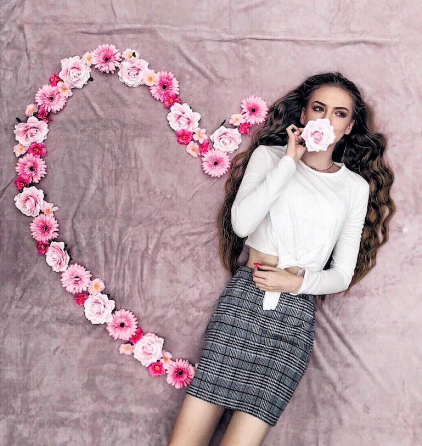 Modern Rapunzel from Holland creates "pictures" with the help of her hair