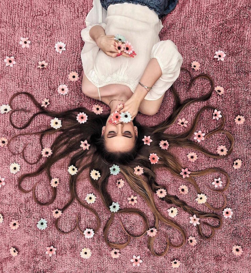 Modern Rapunzel from Holland creates "pictures" with the help of her hair