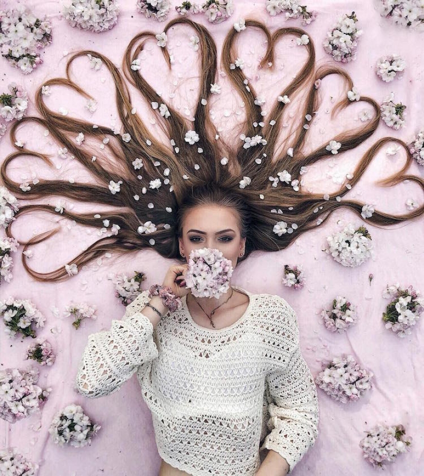 Modern Rapunzel from Holland creates "pictures" with the help of her hair