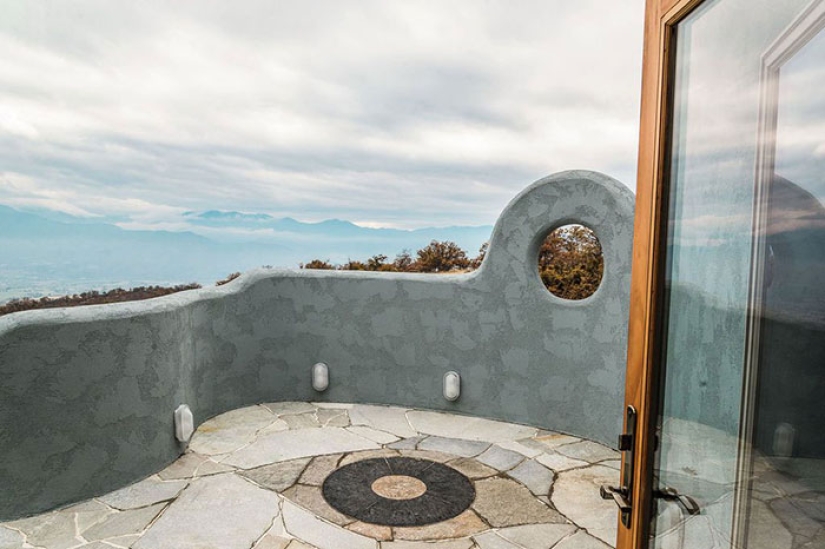 Modest at first glance, the house in Oregon looks like a wizard's palace inside Modest at first glance, the house in Oregon looks like a wizard's palace inside