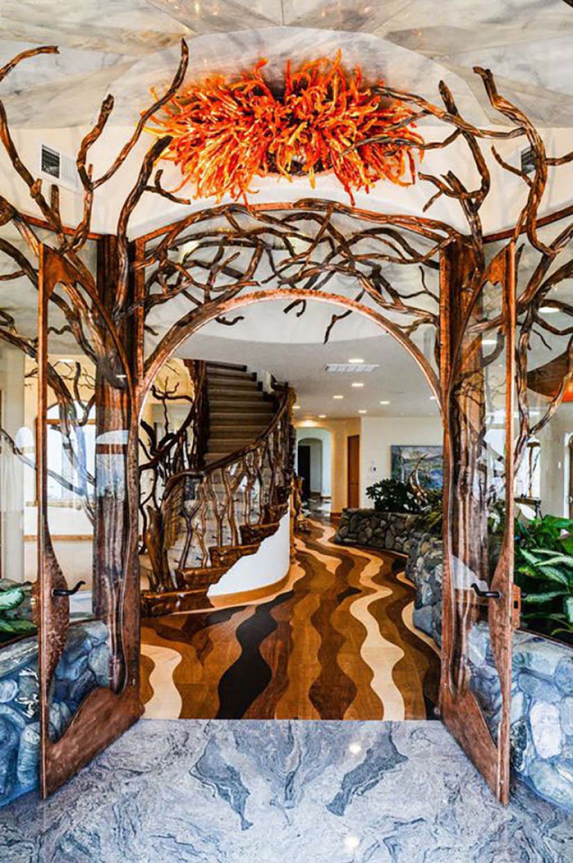 Modest at first glance, the house in Oregon looks like a wizard's palace inside