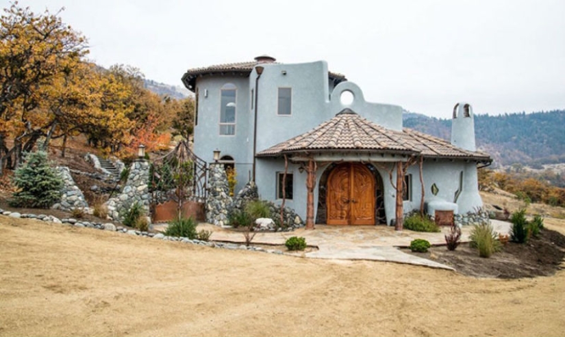 Modesta a primera vista, la casa en Oregón parece un palacio de magos en su interior
