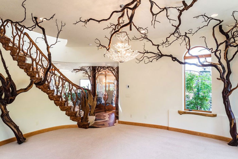 Modesta a primera vista, la casa en Oregón parece un palacio de magos en su interior