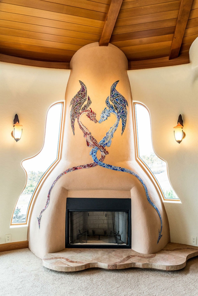 Modesta a primera vista, la casa en Oregón parece un palacio de magos en su interior