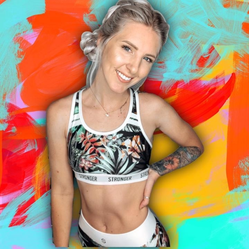 Money under your feet: a flight attendant receives tidy sums and gifts for photos of feet