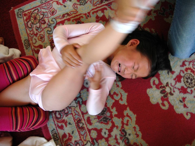 Mongolian girls are taken from their family to turn into famous acrobats Mongolian girls are taken from their family to turn into famous acrobats