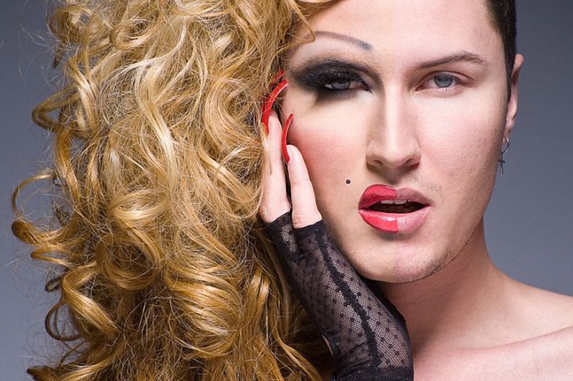 Mostrar la cara de burla a la diva con maquillaje y sin el proyecto Leland Bobba Mostrar la cara de burla a la diva con maquillaje y sin el proyecto Leland Bobba