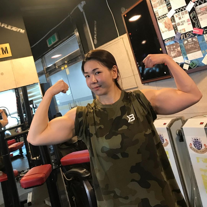 "Muscle Barbie" from South Korea with an angelic face and the body of a monster