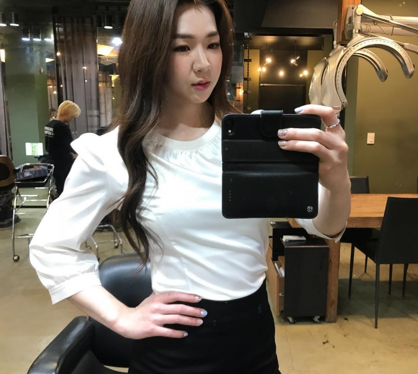 "Muscle Barbie" from South Korea with an angelic face and the body of a monster