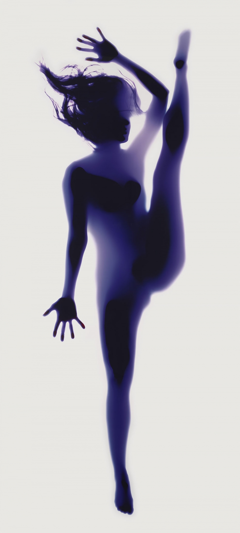 Naked yoga and no camera: the look of the classic asanas from the bottom