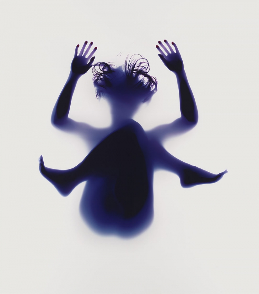 Naked yoga and no camera: the look of the classic asanas from the bottom