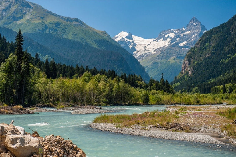 Nature Tourism: Russia vs America