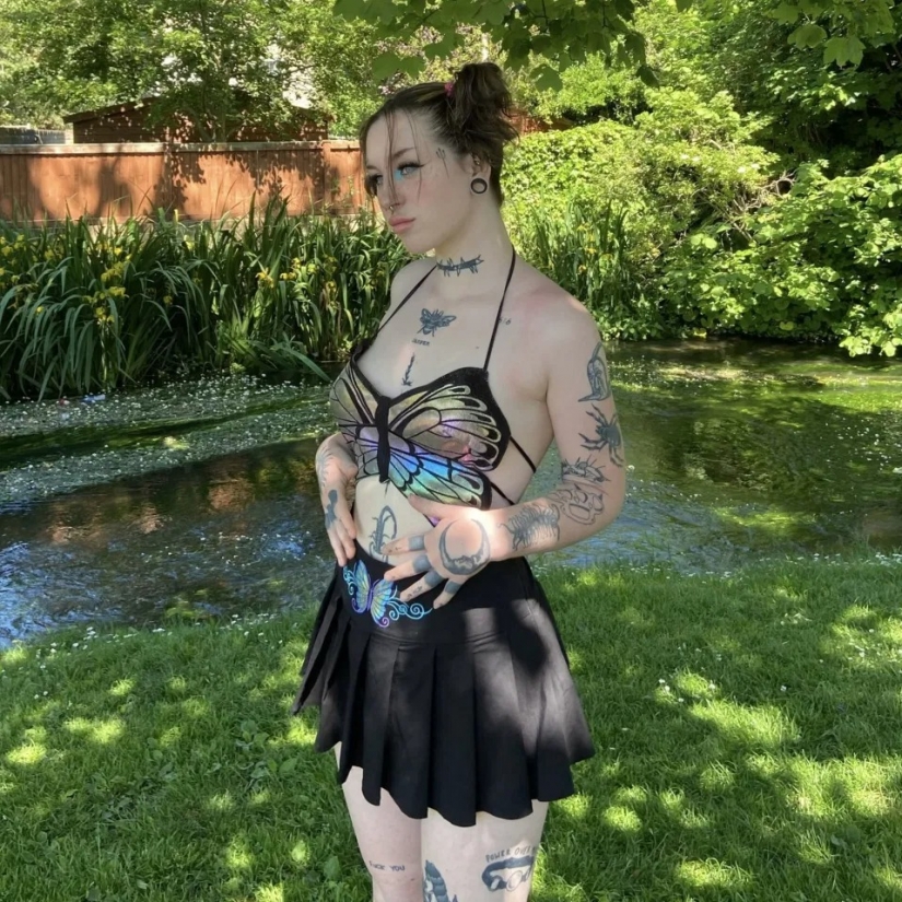 No es una prostituta, pero el estilo es así: los trolls insultan a una joven madre a causa de trajes reveladores No es una prostituta, pero el estilo es así: los trolls insultan a una joven madre a causa de trajes reveladores