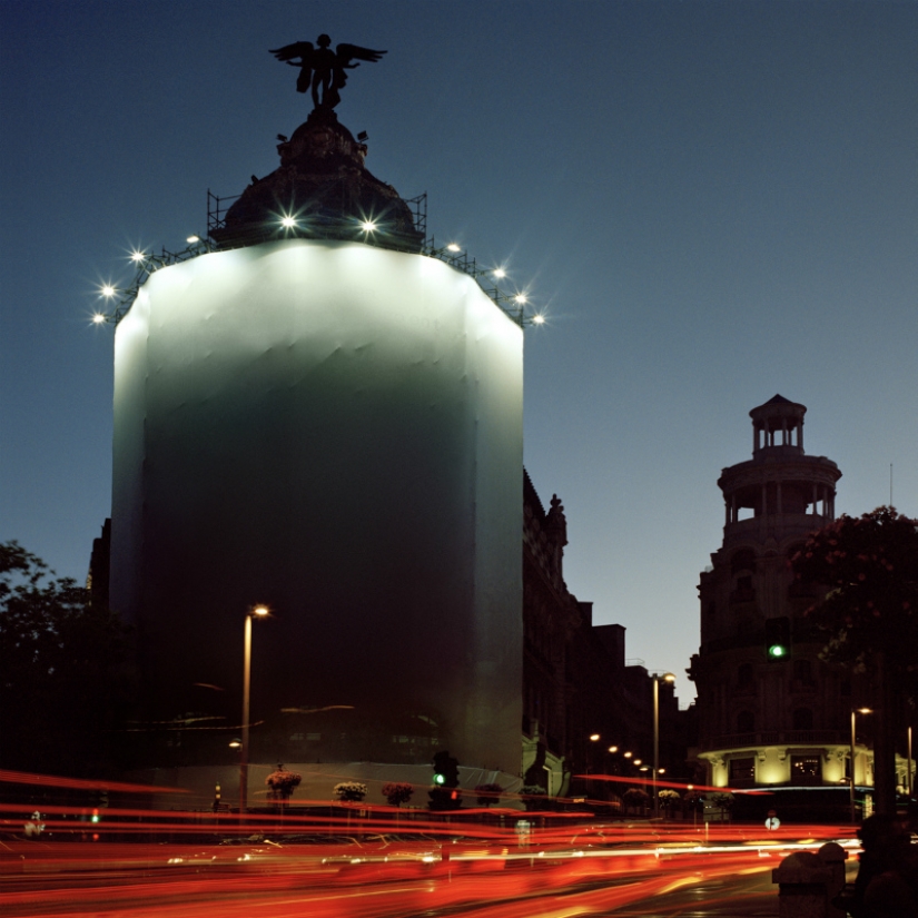 "¡No tienes Adblock!": el artista imaginó cómo sería la vida sin publicidad