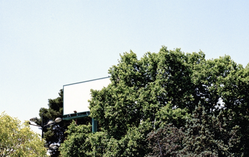 "¡No tienes Adblock!": el artista imaginó cómo sería la vida sin publicidad