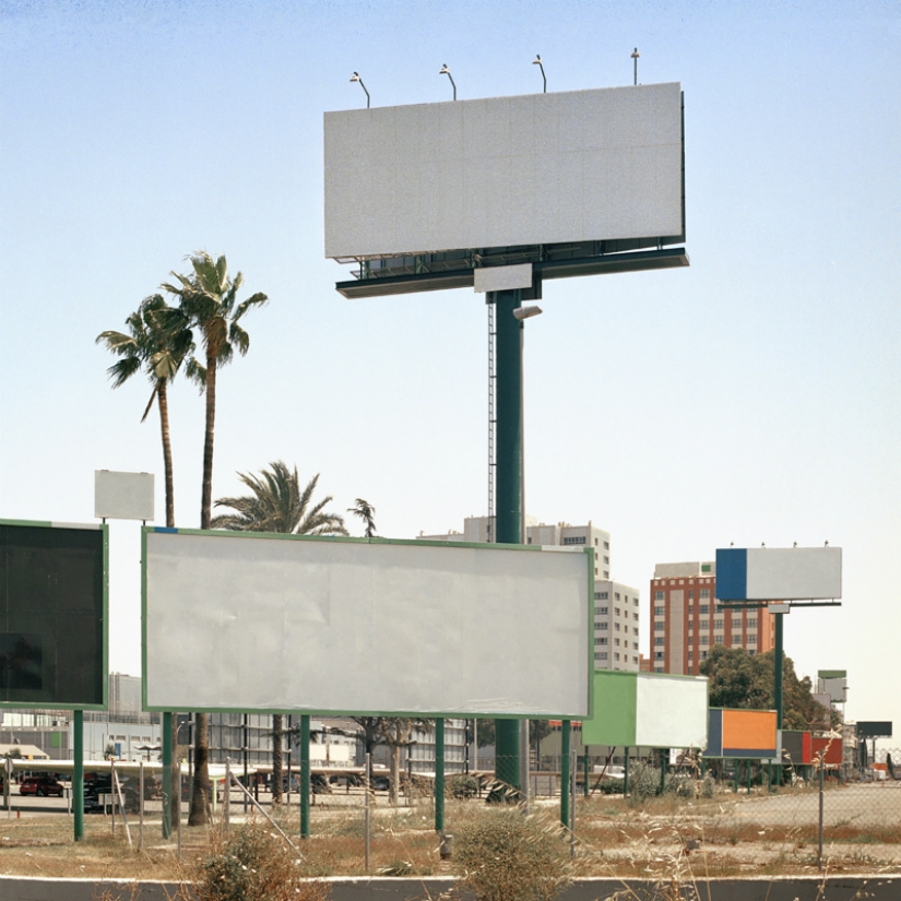 "¡No tienes Adblock!": el artista imaginó cómo sería la vida sin publicidad