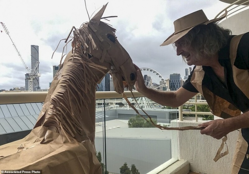 Nos divertimos tanto como pudimos: cómo un australiano sobrevivió a una cuarentena de hotel de 2 semanas Nos divertimos tanto como pudimos: cómo un australiano sobrevivió a una cuarentena de hotel de 2 semanas