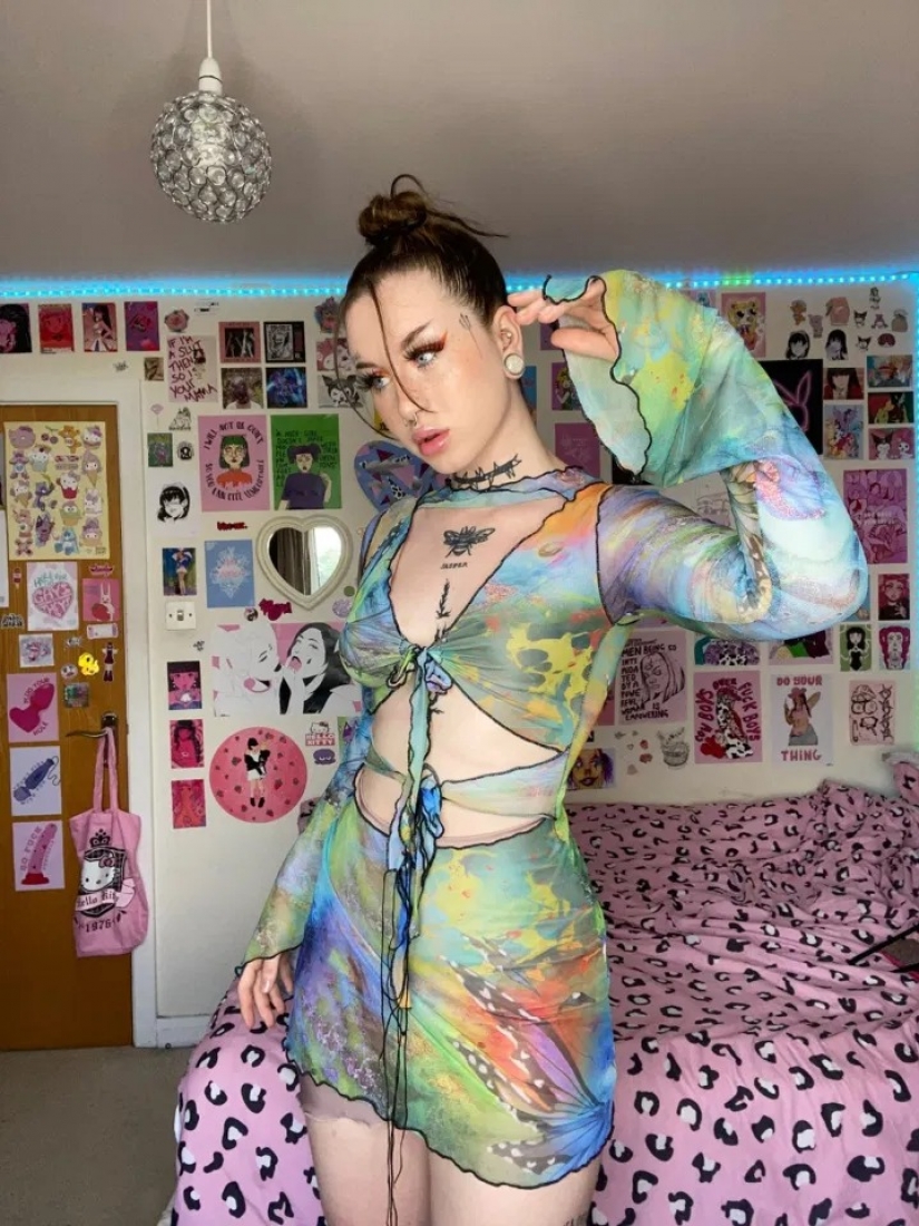 Not a prostitute, but the style is like this: trolls insult a young mother because of revealing outfits