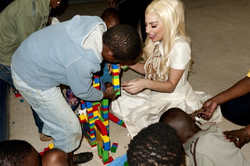 "Not a word, and deed": 10+ celebrities who are known for their good deeds "Not a word, and deed": 10+ celebrities who are known for their good deeds