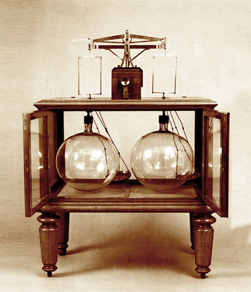 Not the creator of vodka: 10 facts from the life of Russian scientist Dmitry Mendeleev