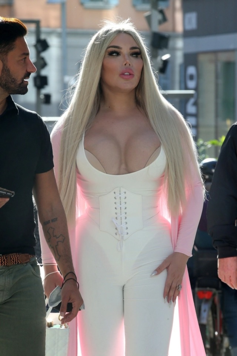 Nuevo cuerpo - nuevo amor: el hombre-muñeca Alves se convirtió en una mujer y tuvo una aventura con un italiano