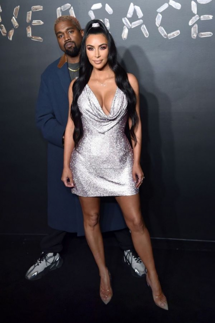 On the verge of a foul: The 15 most revealing cleavage of Kim Kardashian On the verge of a foul: The 15 most revealing cleavage of Kim Kardashian