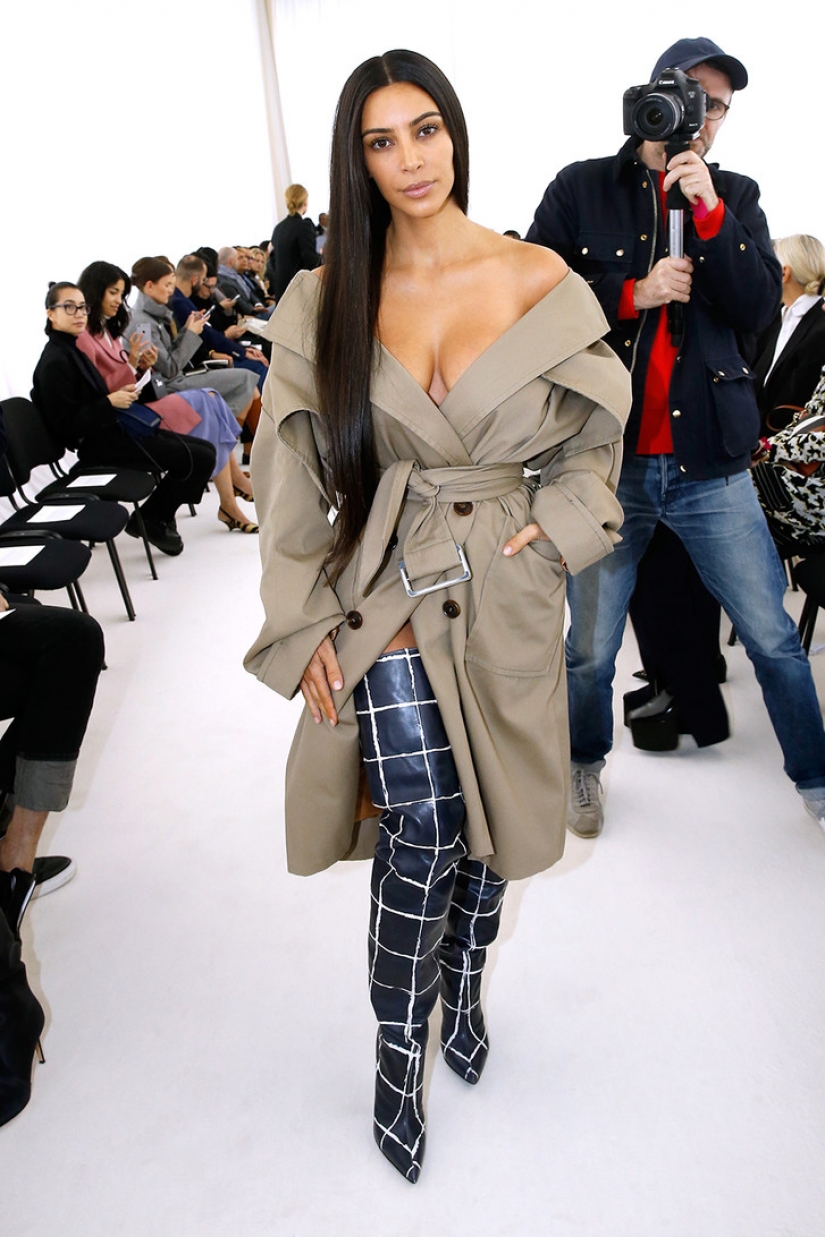 On the verge of a foul: The 15 most revealing cleavage of Kim Kardashian On the verge of a foul: The 15 most revealing cleavage of Kim Kardashian