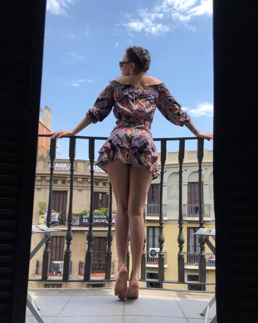 On the verge of vulgarity: top 10 provocative poses of stars in Instagram