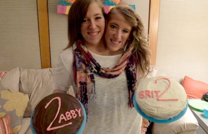 One body for two: how do Siamese twins Abigail and Brittany Hensel live? One body for two: how do Siamese twins Abigail and Brittany Hensel live?