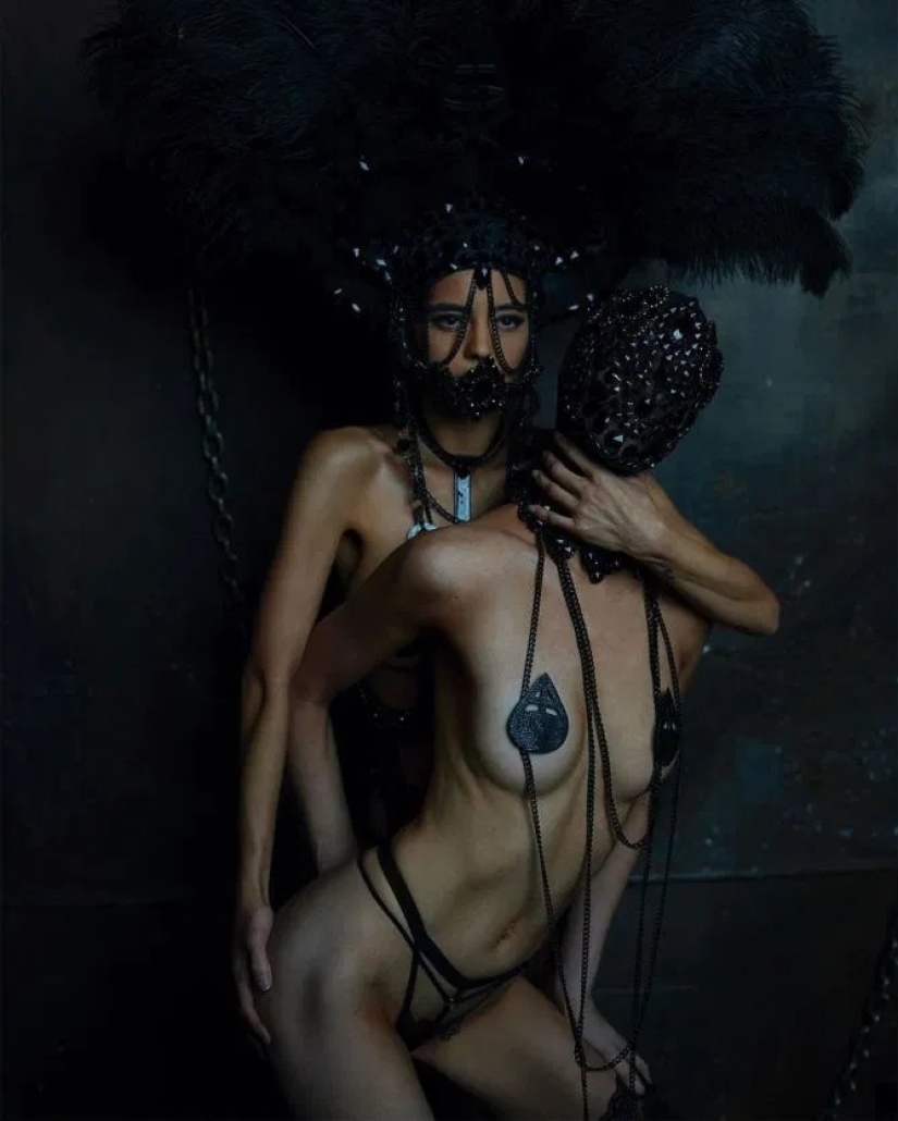 Orgía al más alto nivel: dentro de un club de sexo de élite, donde visitan estrellas de Hollywood y gente rica Orgía al más alto nivel: dentro de un club de sexo de élite, donde visitan estrellas de Hollywood y gente rica