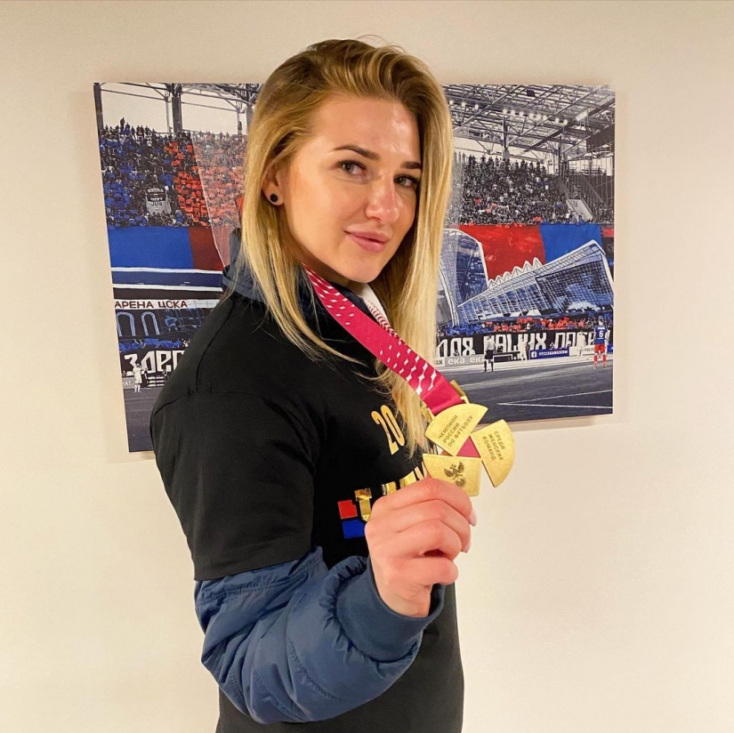 Otfutbol me completamente: 5 jugadores de fútbol rusos calientes en uniforme y sin Otfutbol me completamente: 5 jugadores de fútbol rusos calientes en uniforme y sin