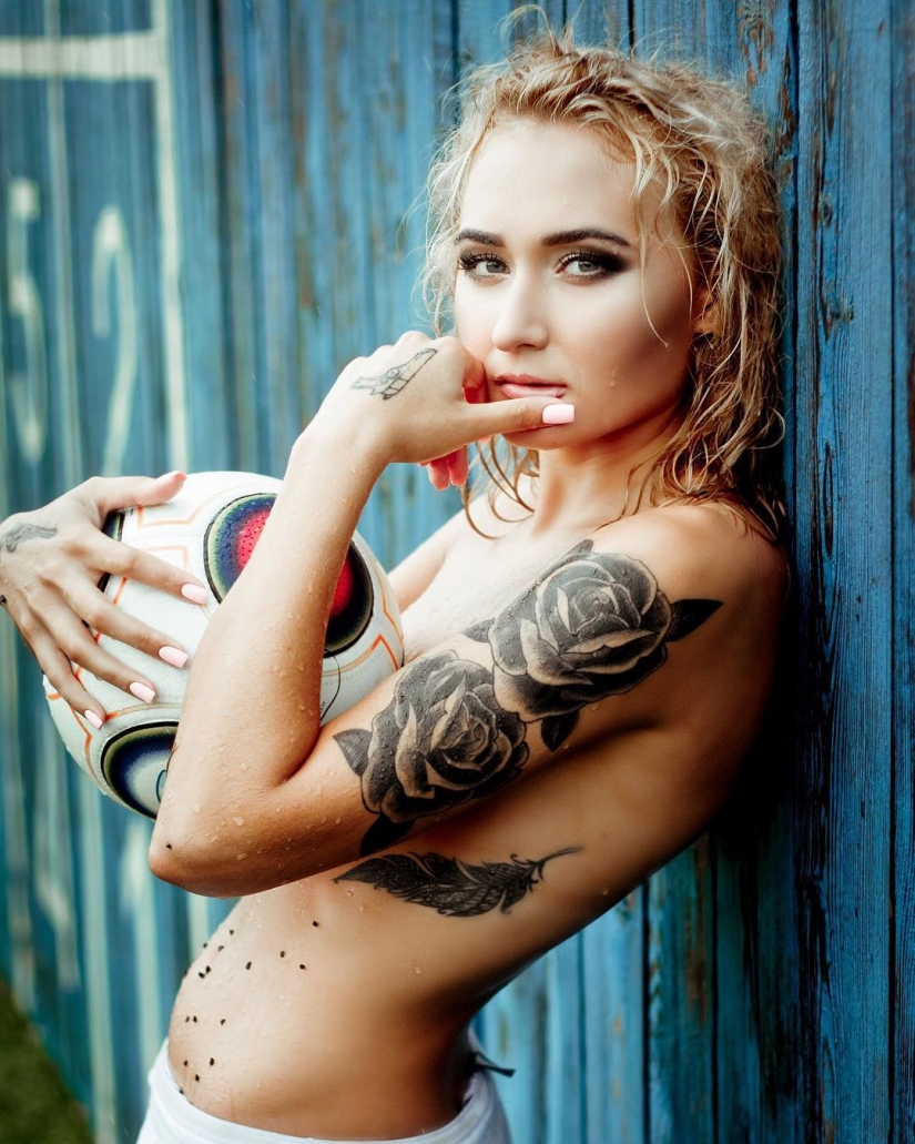 Otfutbol me completamente: 5 jugadores de fútbol rusos calientes en uniforme y sin Otfutbol me completamente: 5 jugadores de fútbol rusos calientes en uniforme y sin