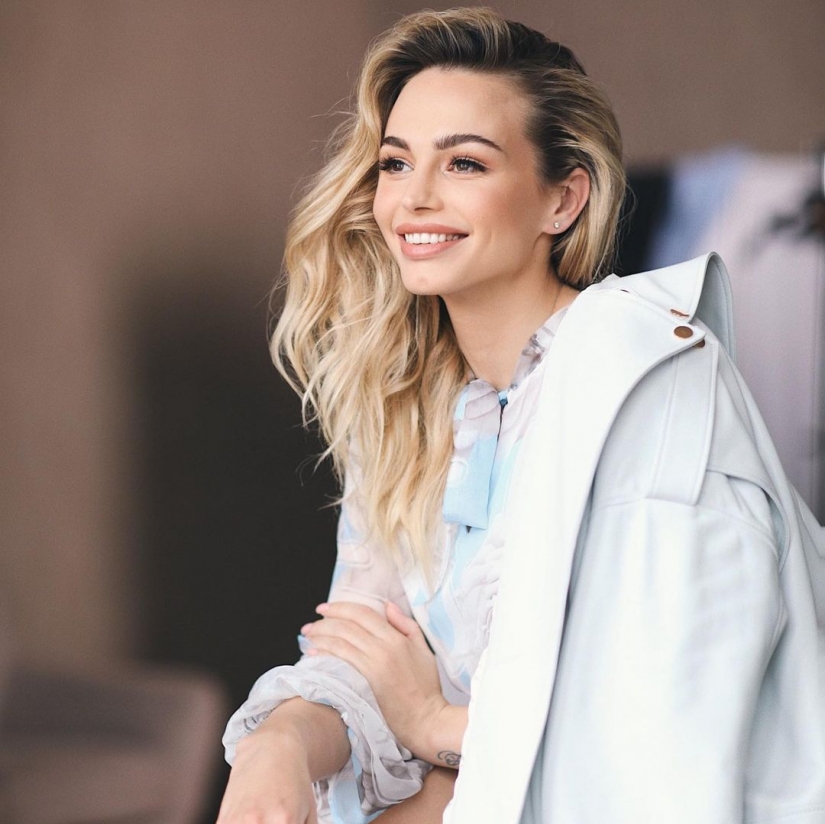 Otfutbol me completamente: 5 jugadores de fútbol rusos calientes en uniforme y sin Otfutbol me completamente: 5 jugadores de fútbol rusos calientes en uniforme y sin