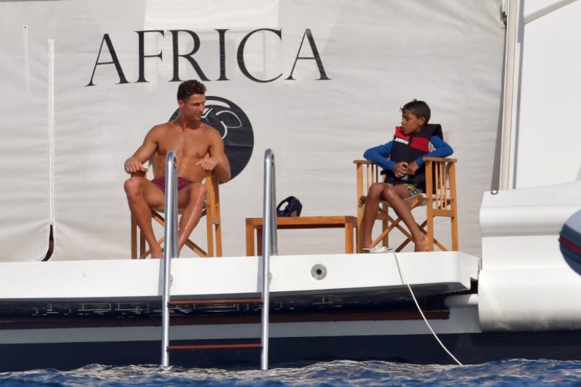 Paraíso sobre las olas: a bordo del yate de lujo de Cristiano Ronaldo, valorado en millones