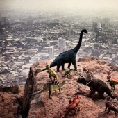 Parece que los dinosaurios todavía deambulan por la tierra.