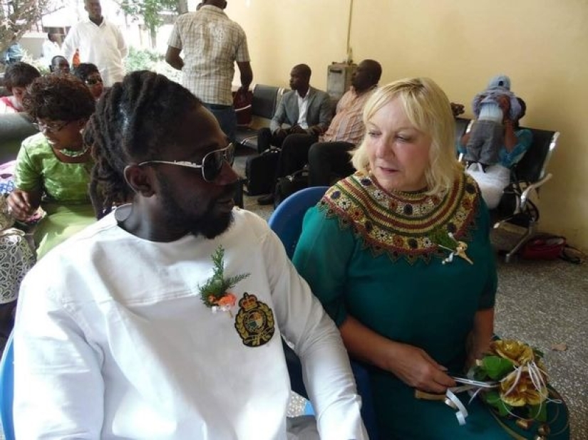 Pasiones africanas: cómo una mujer británica de 68 años se convirtió en víctima del engaño de un joven amante de Ghana