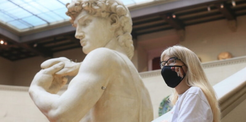 Petersburg as feminists with an axe tried to castrate David injured Petersburg as feminists with an axe tried to castrate David injured