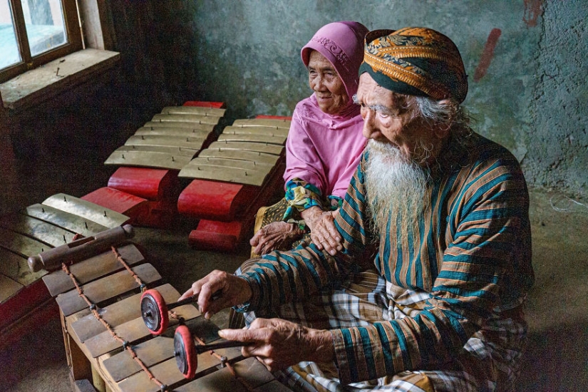 Photographers from all over the world show what love means