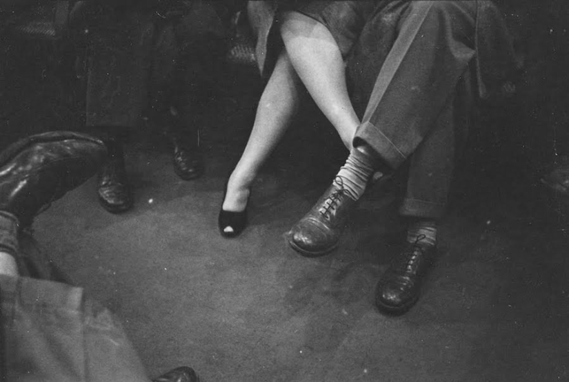 Photographs of the New York subway of the 1940s taken by a young Stanley Kubrick Photographs of the New York subway of the 1940s taken by a young Stanley Kubrick