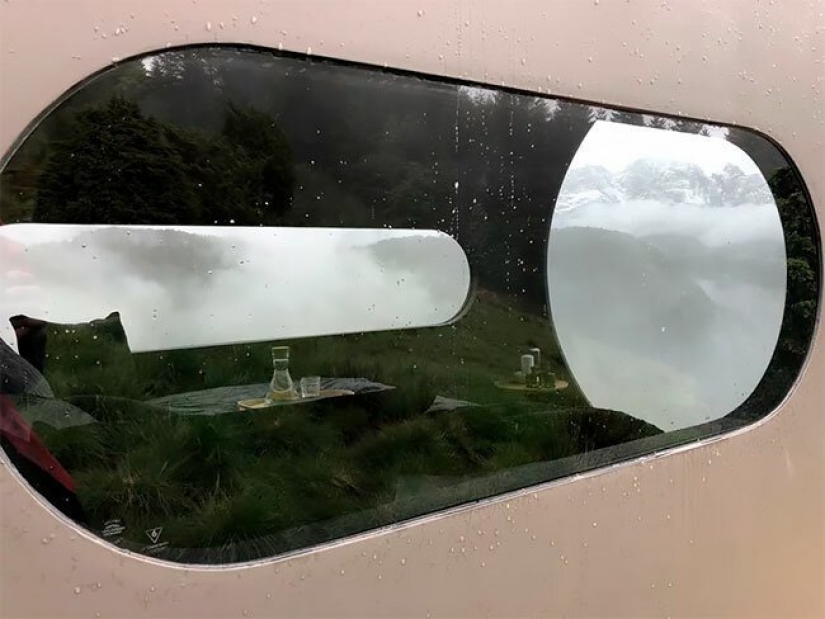 Pájaro cuadros con vistas de los fiordos y montañas de Noruega