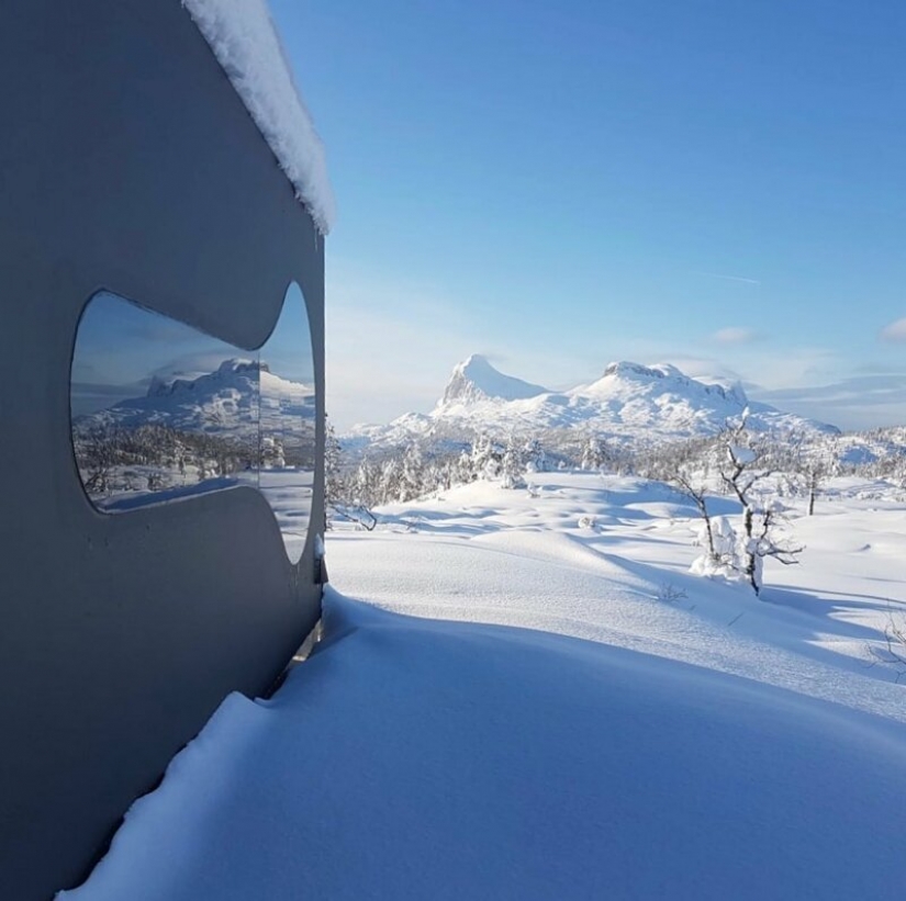 Pájaro cuadros con vistas de los fiordos y montañas de Noruega