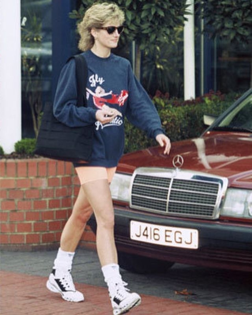 Princesa Diana en bicicletas en la foto de la década de 1990
