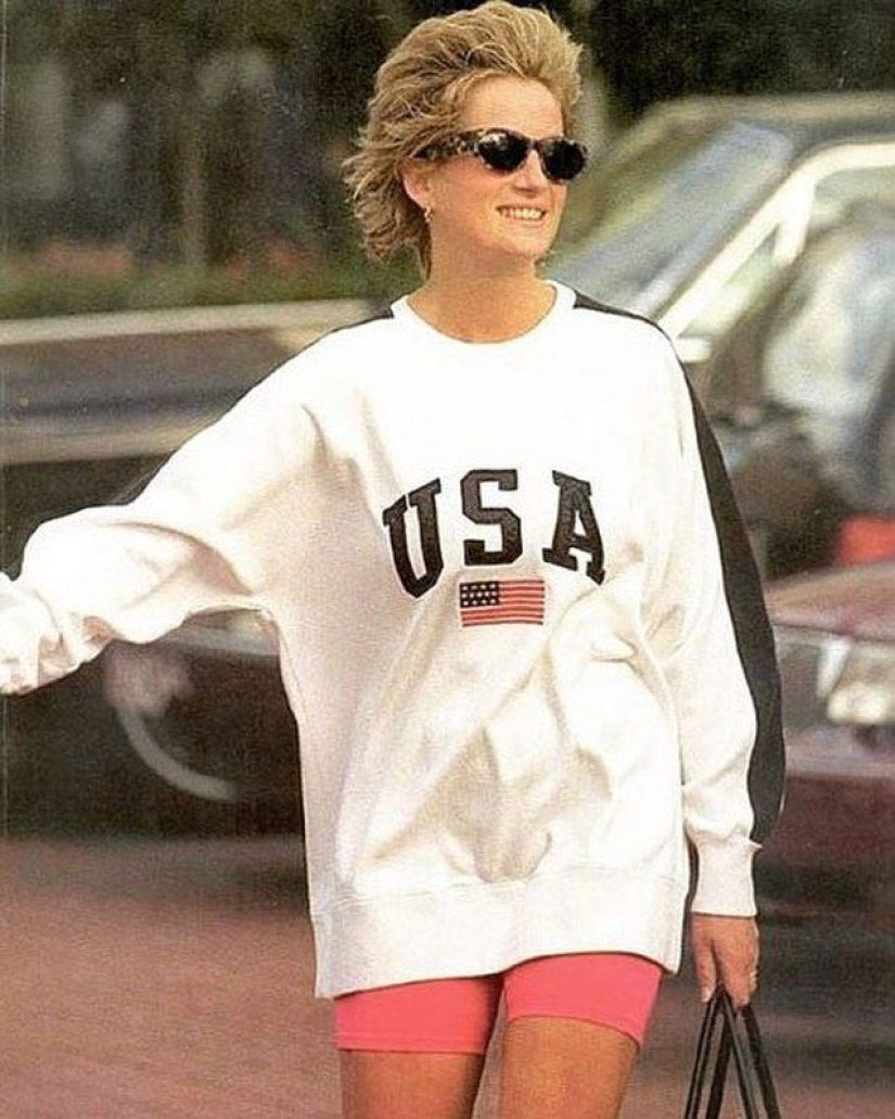 Princesa Diana en bicicletas en la foto de la década de 1990