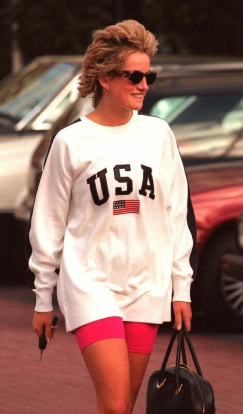 Princesa Diana en bicicletas en la foto de la década de 1990