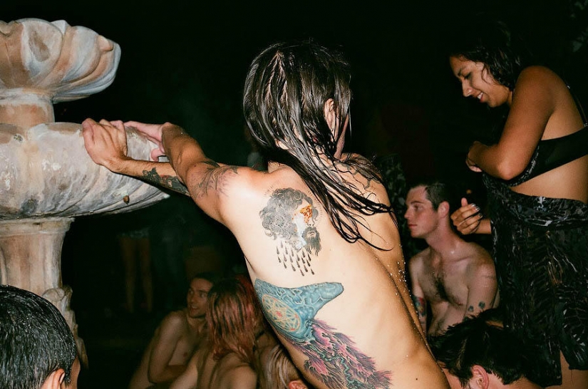 Provocaciones sexuales de Berlín por la noche en las obras de Maxim Ballesteros Provocaciones sexuales de Berlín por la noche en las obras de Maxim Ballesteros