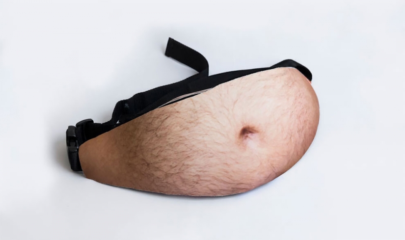 Psst, hombre, se puede quitar la barriga de cerveza: el diseñador creó una bolsa en forma de barriga de cerveza
