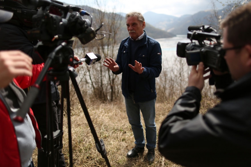 Pueblo rumano de Jamana se ahoga en el lago de residuos industriales