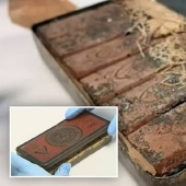 Qué aspecto tiene un chocolate de 120 años, que se encontró entre las cosas de un poeta australiano Qué aspecto tiene un chocolate de 120 años, que se encontró entre las cosas de un poeta australiano