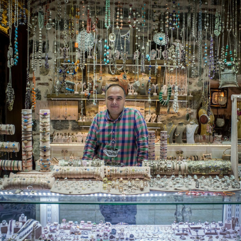 Que comercia en el bazar más antiguo y más grande del mundo